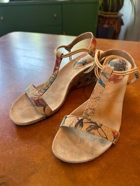 Women’s Floral Cork Wedge Sandals - Neutral Tan